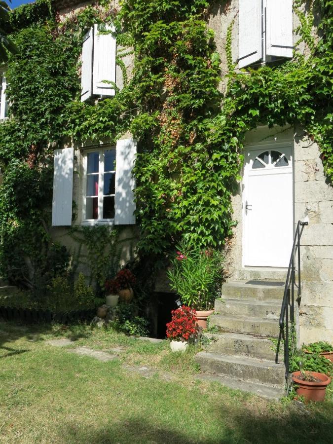 Au Relais de Nèche. Bed and Breakfast Begues Esterno foto